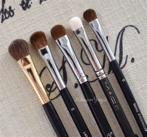 chanel 25 brush